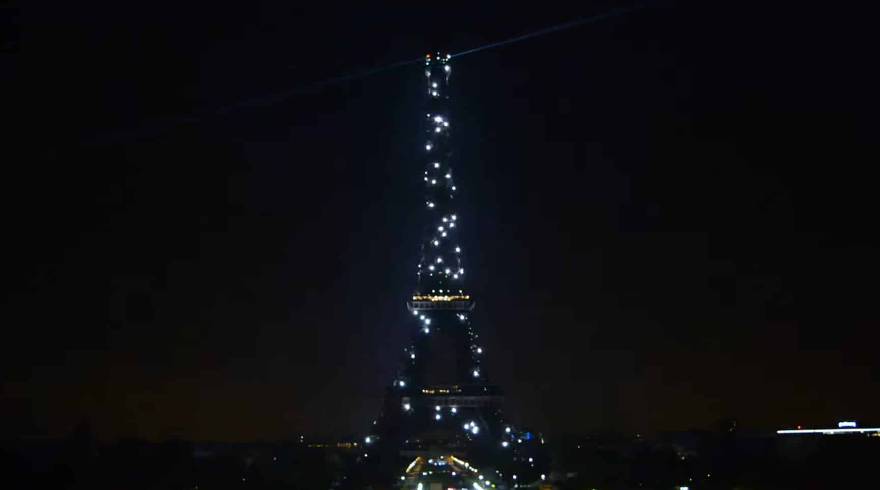 Eiffel Tower at 1 am