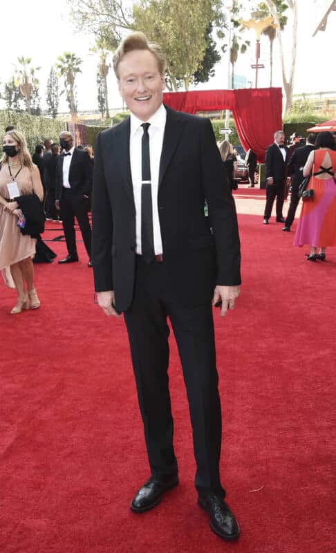 Conan O'Brien poses on red carpet