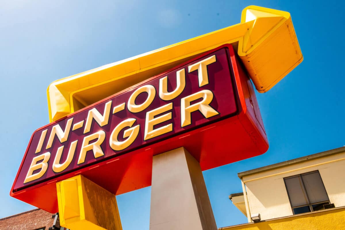 in-n-out burger sign