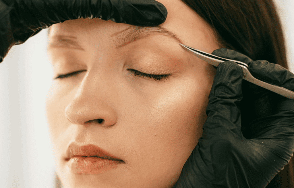 contouring eyebrows