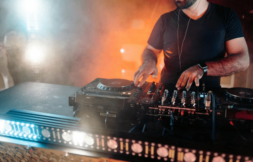 DJ