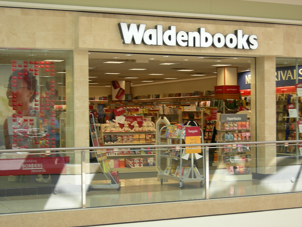 Waldenbooks storefront in a mall back in the 1990s