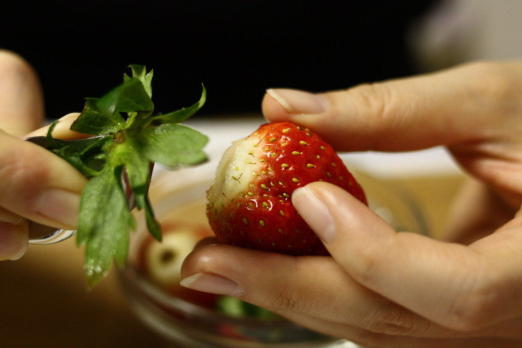 strawberry huller