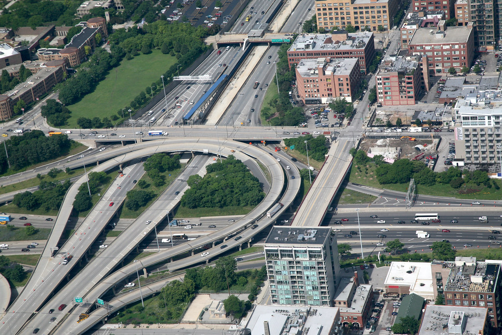 Chicago (ILL) Willis Tower ( Ex. SEARS Tower ) 1974, Near West Side, expressways 290 W. Eisenhower, 94, 90. ' traffic '