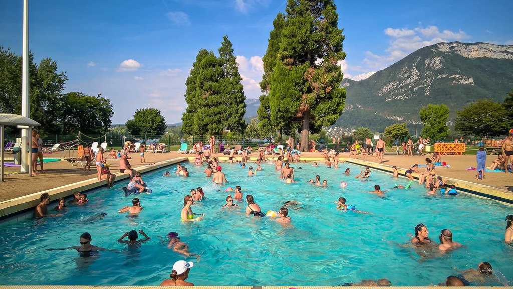 Public swimming pool