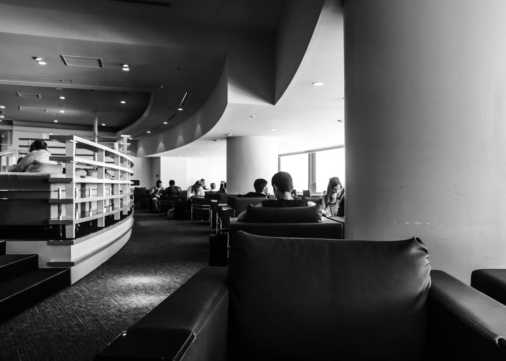 Delta lounge